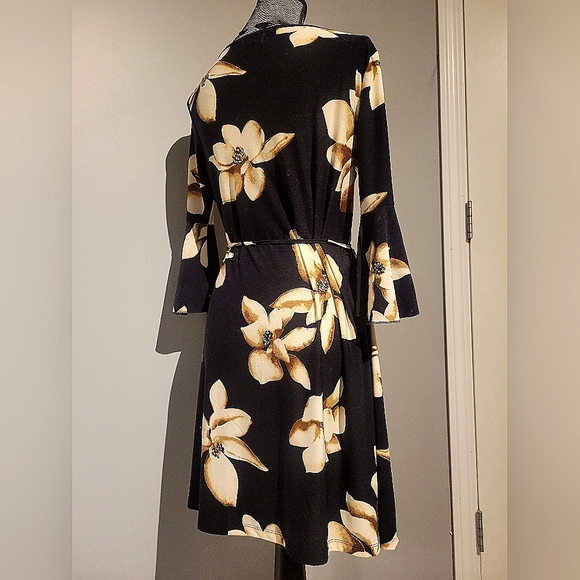 Black and Floral Dress Size Medium - Picture 2 of 7